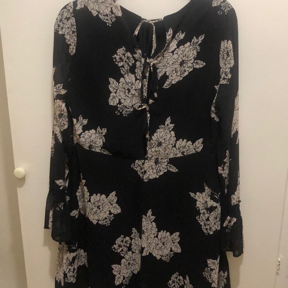 Dress - Picture 4 of 4